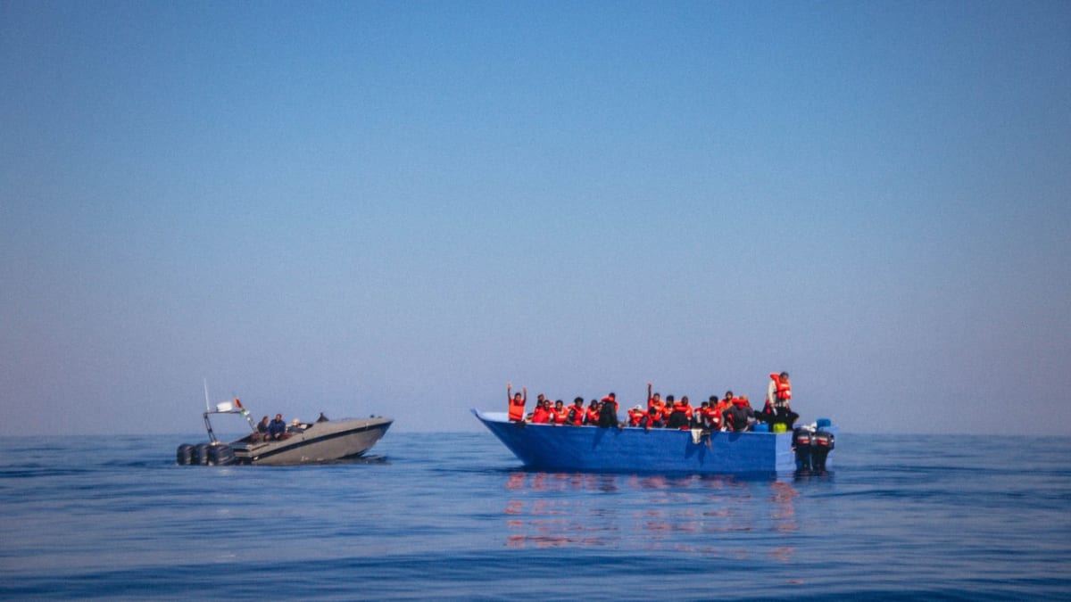 Člun s migranty ve Středozemním moři (autor: Cedric Fettouche/AFP PHOTO /SEA-EYE.ORG) 