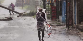 ON-LINE: Cyklon Amphan dorazil do Indie a Bangladéše. Zemřelo nejméně 14 lidí