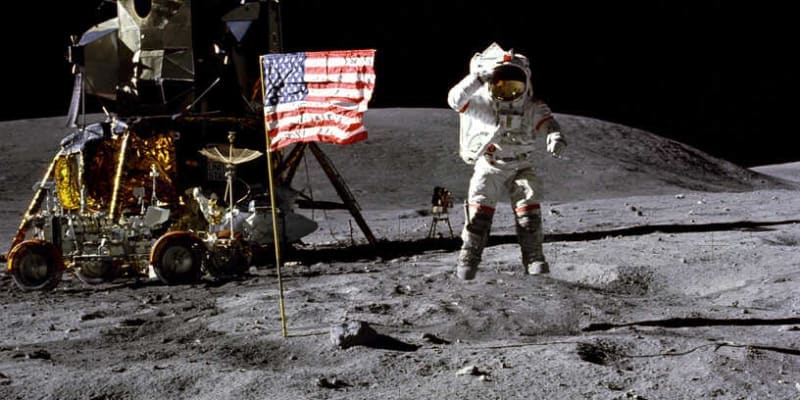 Budoucí astronauti by mohli na Měsíci vyrábět stavební materiál pomocí vlastní moči. Vědci už pokusně udělali první test.. Zdroj: Science Direct