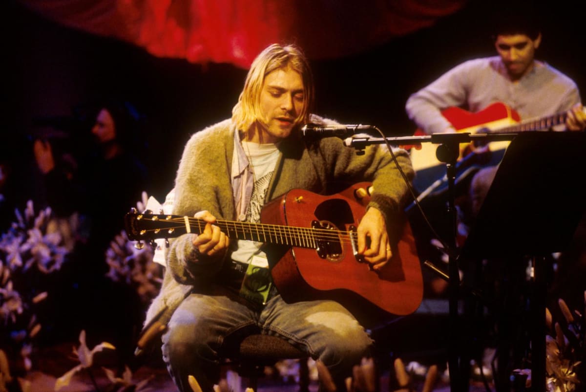 Kurt Cobain během MTV Unplugged in New York v roce 1993.