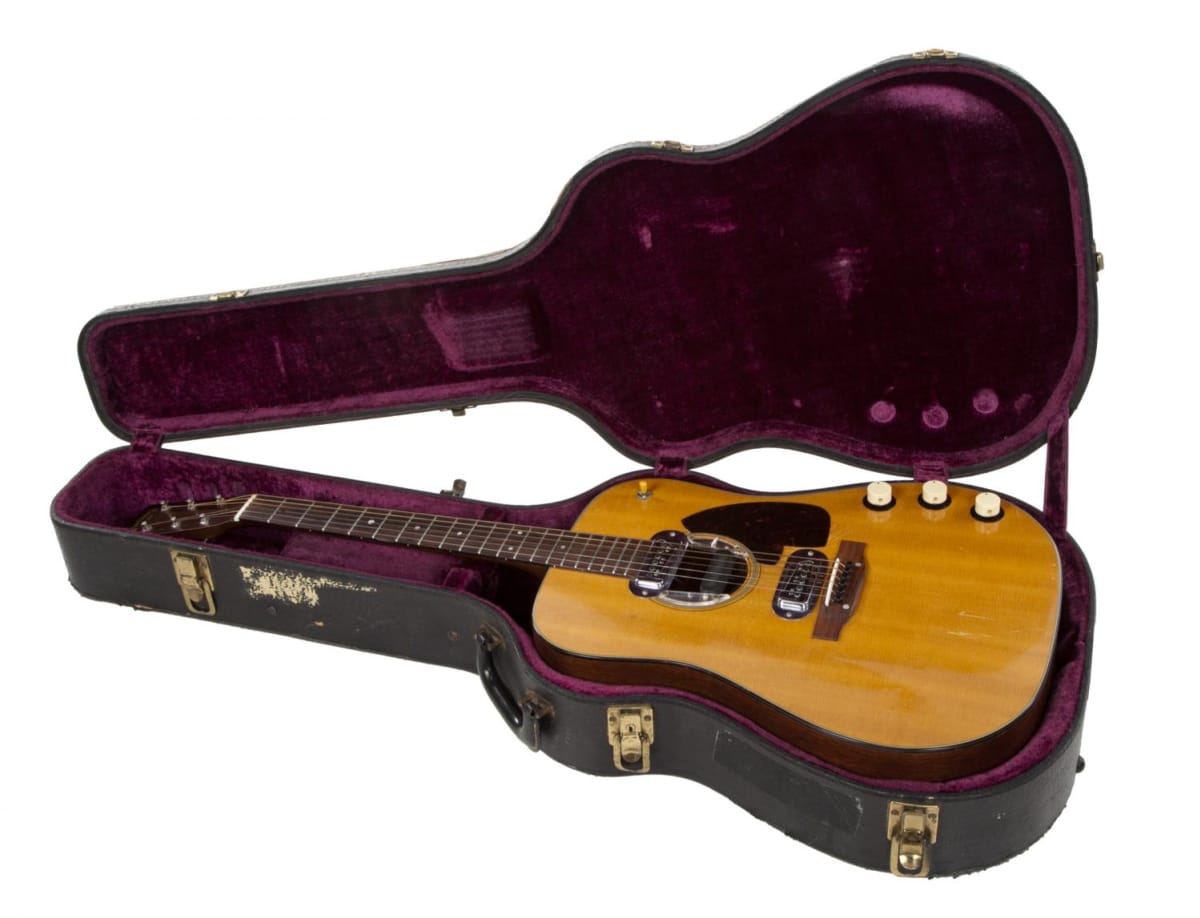 Kytara je jedním z pouhých tří stovek vyrobených kusů.