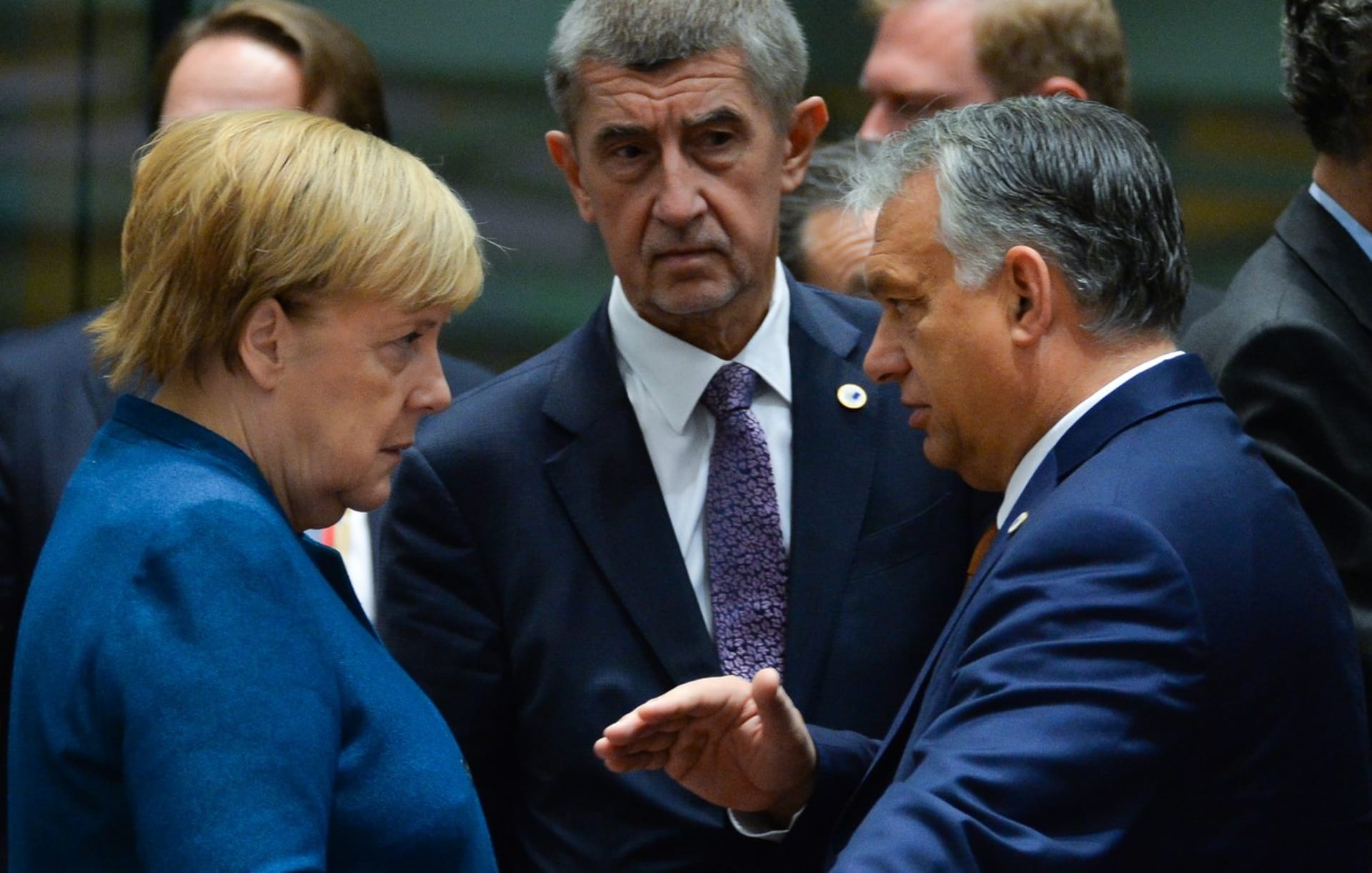 Premiér Babiš na summitu EU v říjnu 2019 s německou kancléřkou Angelou Merkelovou a premiérem Maďarska Viktorem Orbánem