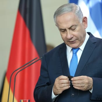 Izraelský premiér Benjamin Netanjahu vinu popírá.