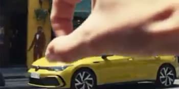 Velká bílá ruka vs. malý černoch: Volkswagen se omluvil za rasistickou reklamu