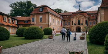 Ministerstvo zahraničí si chce posvítit na hospodaření zámku Štiřín