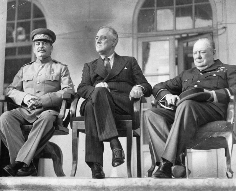Teheránská konference 1943. Zleva Stalin, Roosevelt a Churchill vyslovili s vysídlením Němců z Československa souhlas