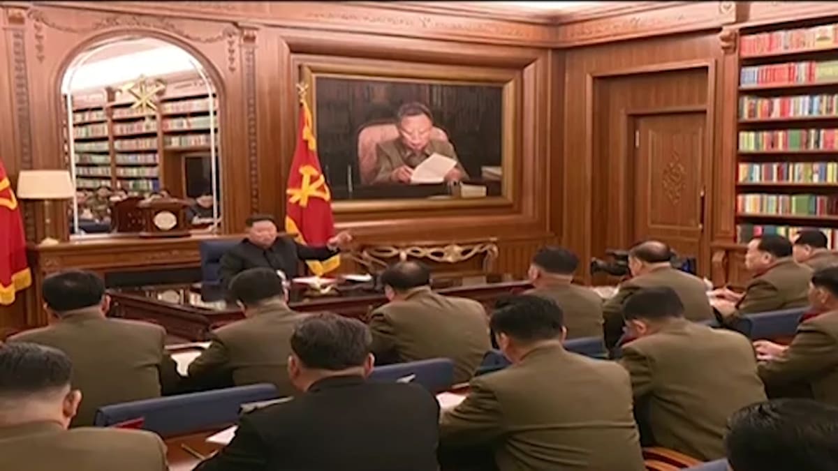 Kim jednal s vojenským výborem