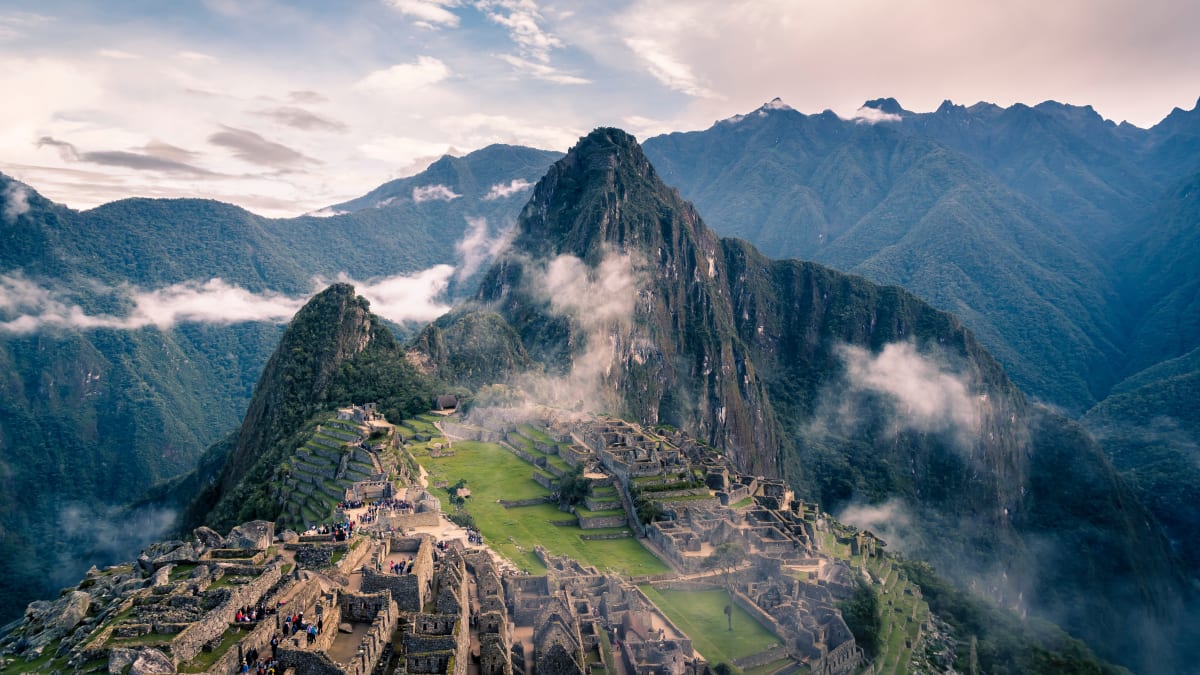Machu Picchu, zachovalé incké město ve vysokohorském pralese přitahuje pozornost turistů