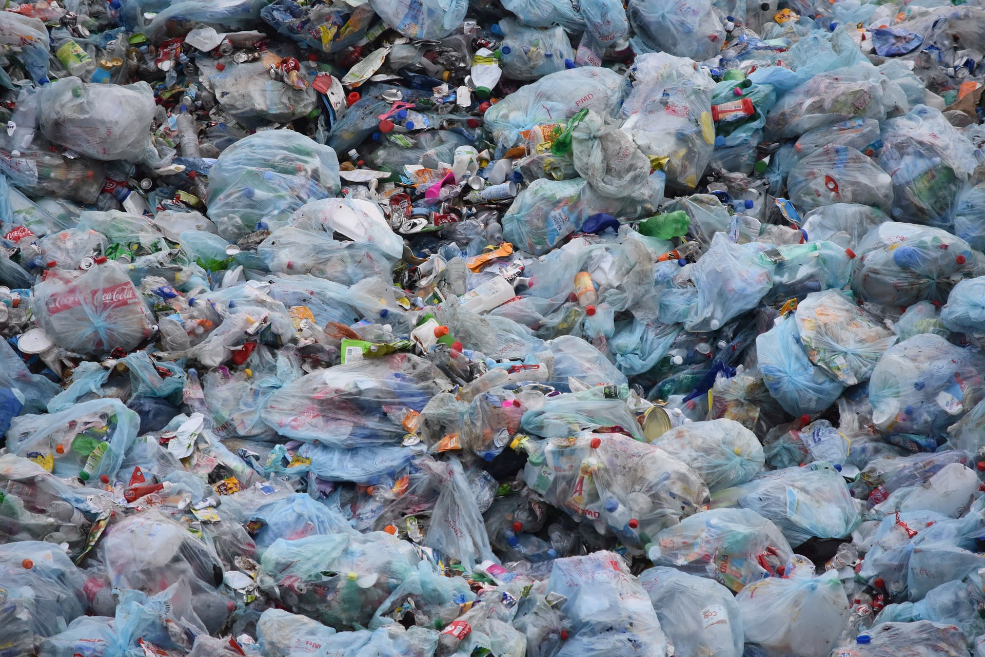 Odpad z jihu Evropy míří na černé skládky v Česku (ilustrační foto)