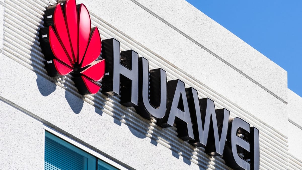 Čínské společnosti Huawei zařazení na americkou černou listinu vlastně vůbec neuškodilo