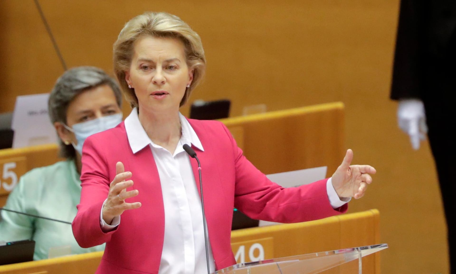 Ursula von der Leyenová představila v Evropském parlamentu plán ekonomické obnovy EU.