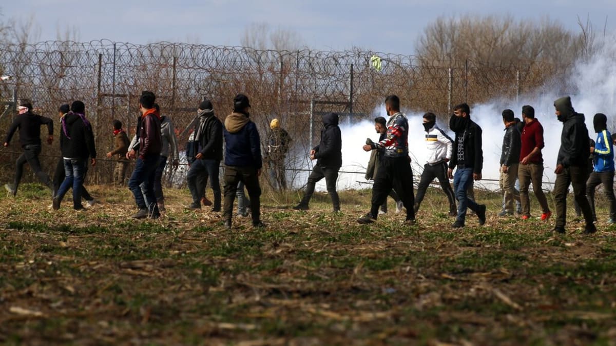 Migranti u řeckých hranic na začátku března 2020