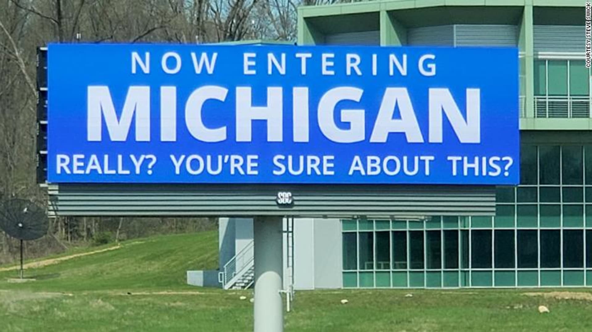 Billboard varující před vjezdem do rizikového amerického státu Michigan 
