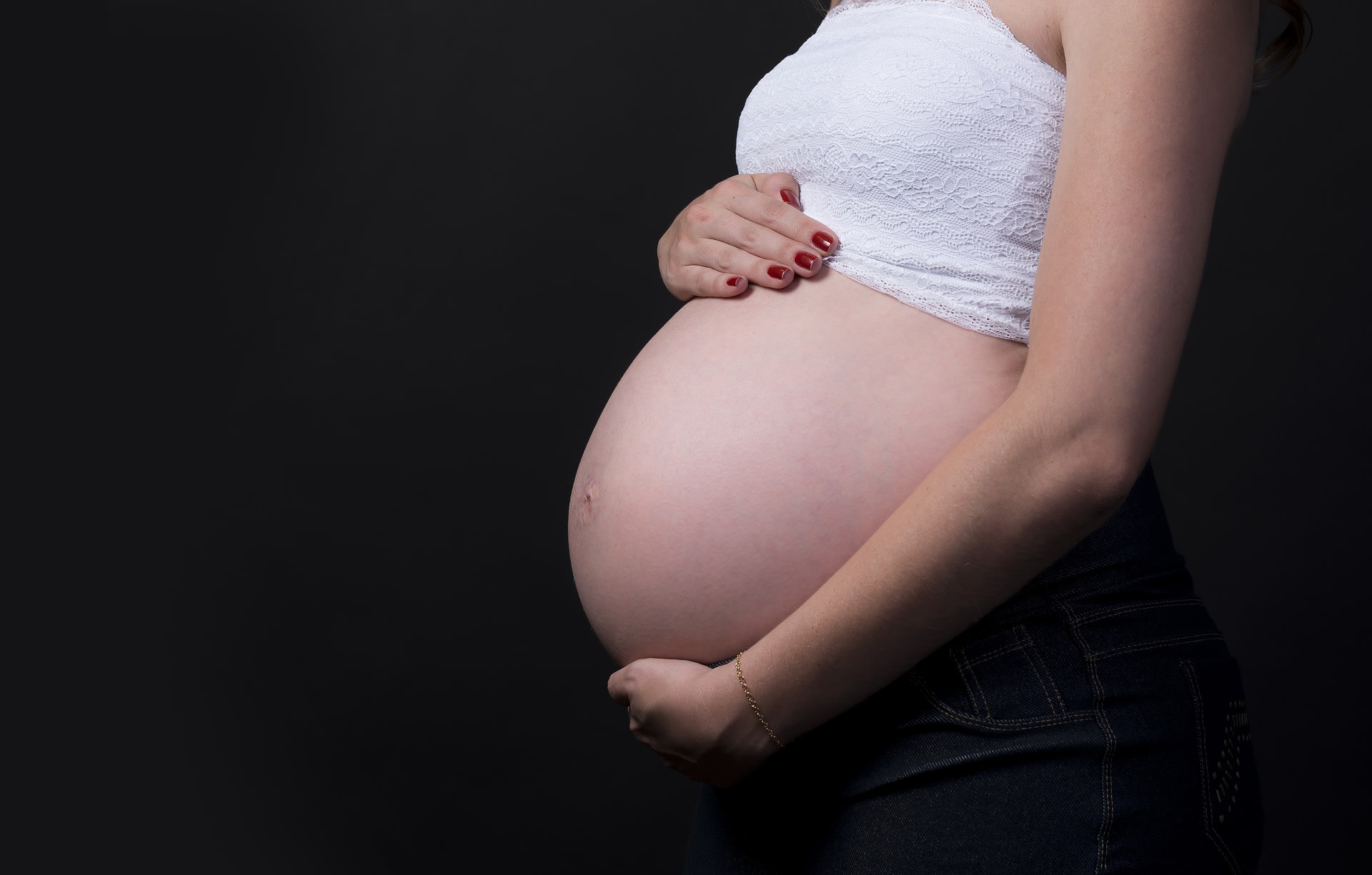 Jedna ze tří žen v Evropě zdědila po neandrtálcích variantu genu, která je vědci dávána do souvislosti s lepší porodností a menší krvácivostí během porodu. Zároveň snižuje pravděpodobnost potratu. Zdroj: Karolinska Institute 