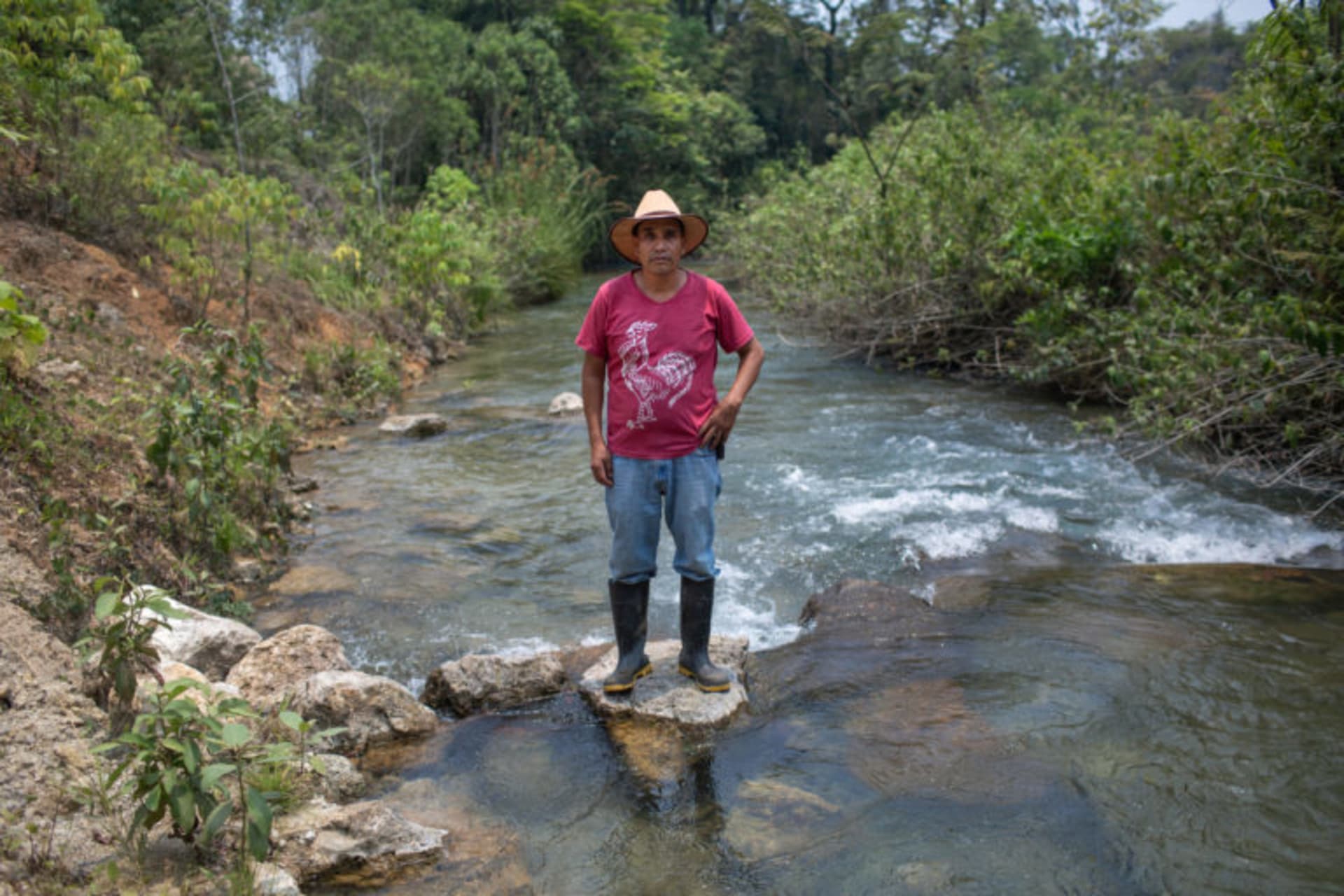 Lucas Jorge García, člen Peaceful Resistance (Klidný odpor), se staví proti výstavbě vodní elektrárny v Guatemale. Zdroj: Global Witness