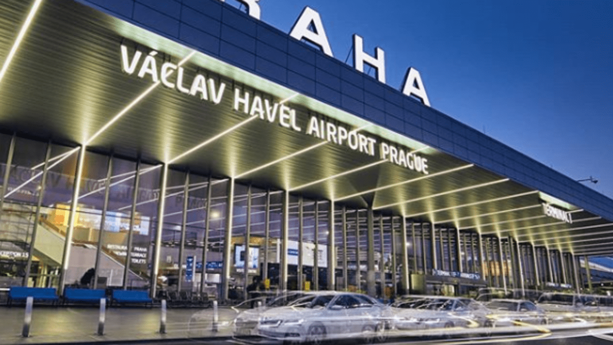 Letiště Václava Havla další vzletovou a přistávací dráhu zatím mít nebude, rozhodli pražští radní.