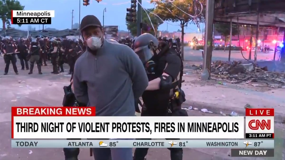 Policisté v Minneapolis v pátek zatkli štáb CNN.