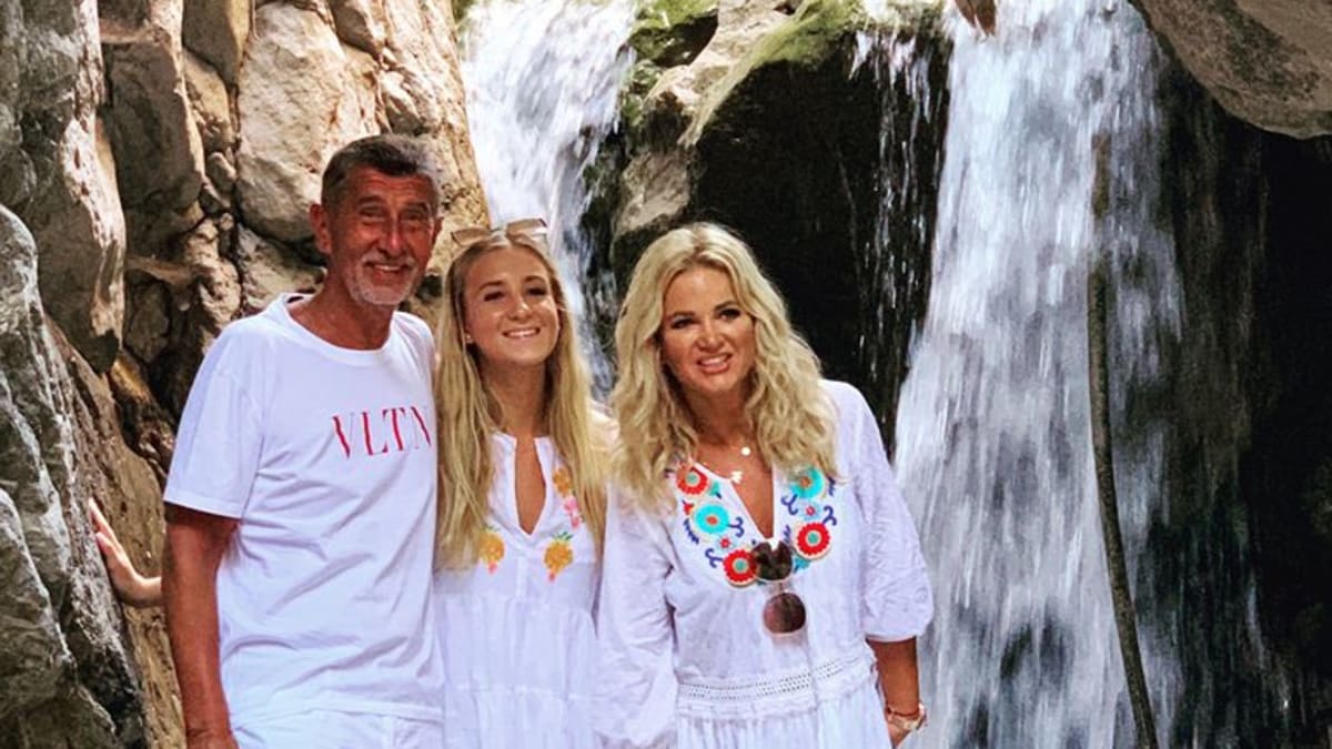 Premiér Andrej Babiš (ANO) s dcerou Vivien a manželkou Monikou vloni v létě vyrazili na Krétu