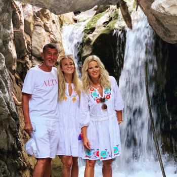 Premiér Andrej Babiš (ANO) s dcerou Vivien a manželkou Monikou vloni v létě vyrazili na Krétu