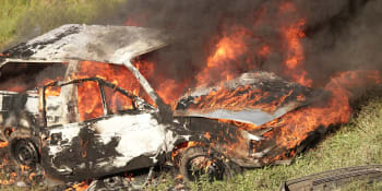 Hrdina: Američan z hořícího auta vytáhl zraněného řidiče a zachránil mu život