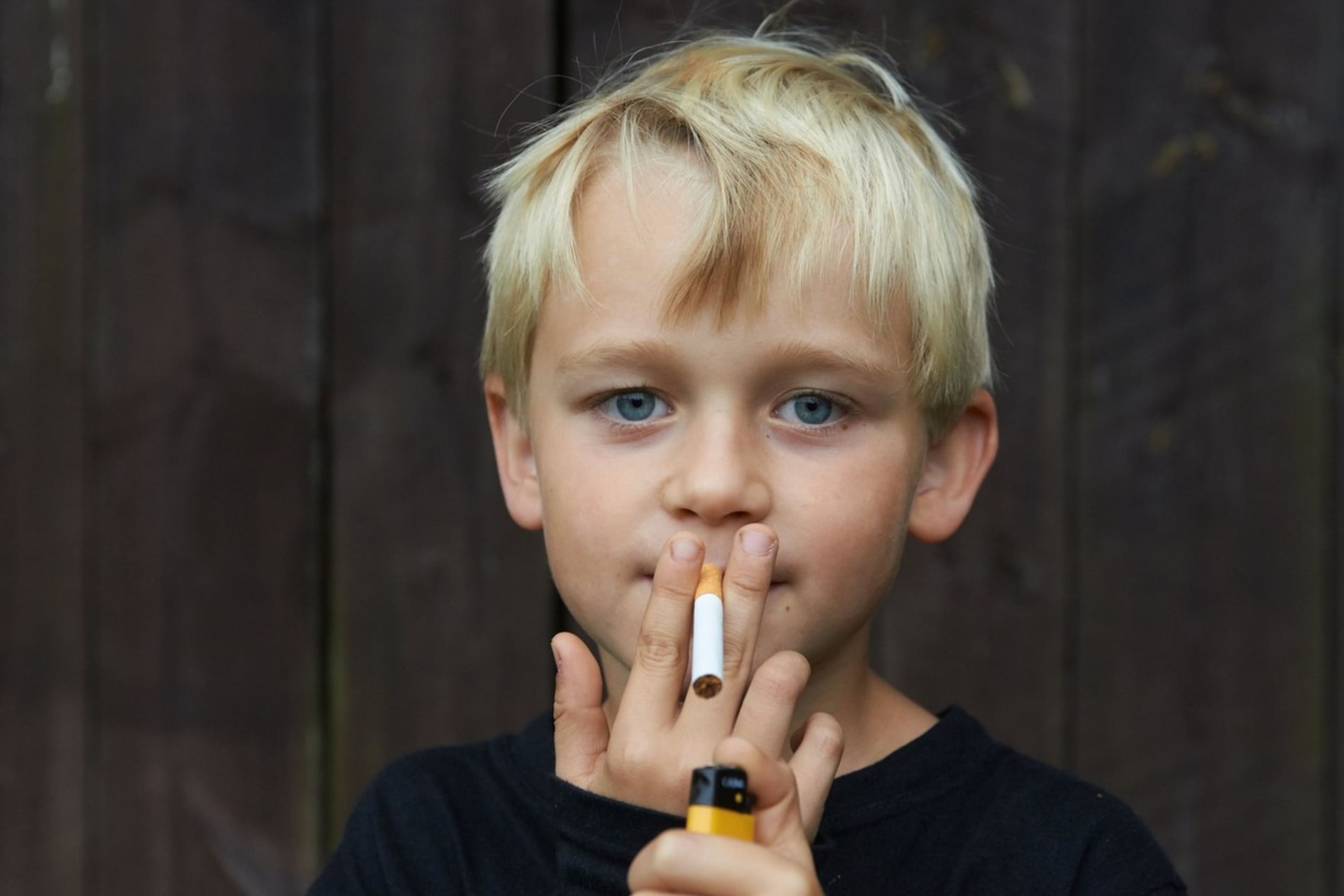 Přestože dětských kuřáků ubylo, stále se na jejich celkovém počtu v Česku podílí z jedenácti procent.
