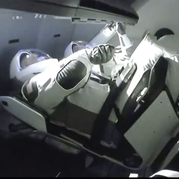 Vesmírná loď Crew Dragon se úspěšně připojila k ISS