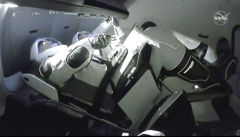 Vesmírná loď Crew Dragon se úspěšně připojila k ISS