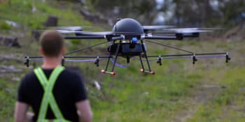 Air Force One s Trumpovými málem zasáhl dron. Bílý dům spustil vyšetřování