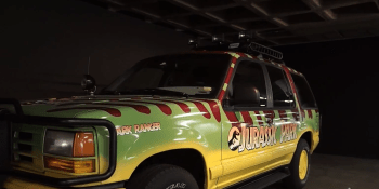 Legendární filmová auta: Na výstavě v Los Angeles nechybí Batmobil ani Jokermobil