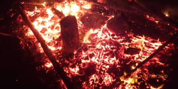 Muž zemřel v noci na středu při požáru posedu na Bruntálsku