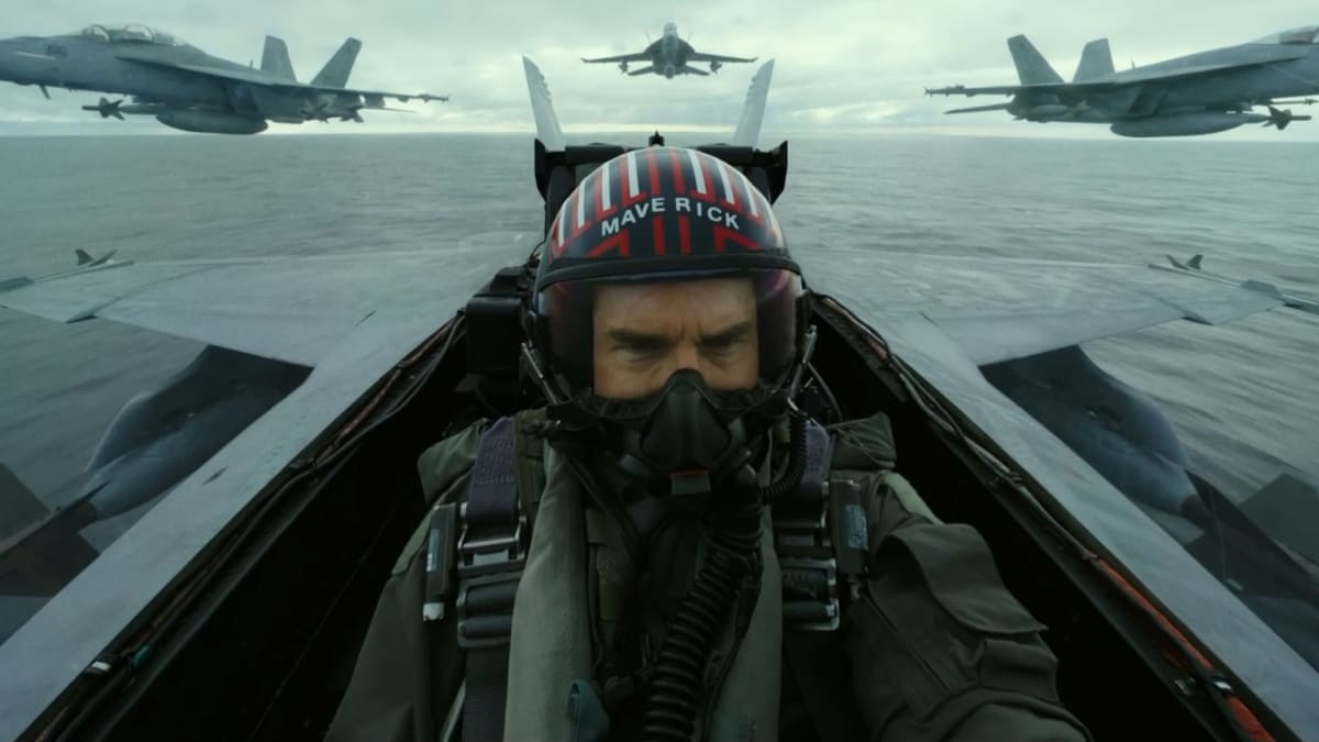 Top Gun: Maverick (31. prosince 2020): Tom Cruise se po 34 letech vrací za knipl. Kapitán Pete „Maverick“ Mitchell bude v pokračování letecké klasiky cvičit nové piloty, mezi něž bude patřit i syn jeho zesnulého parťáka Goose.