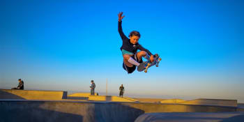 Hororový pád jedenáctiletého skateboardového zázraku. Stihne Sky Brownová olympiádu?