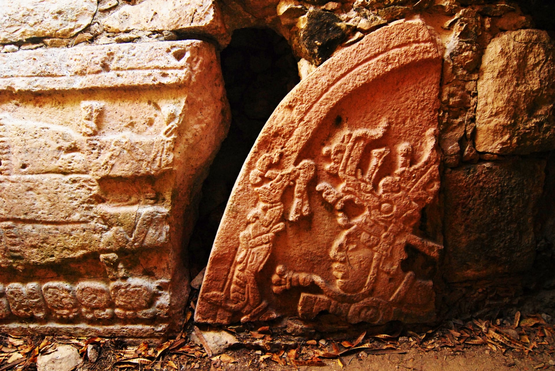 Nejstarší a největší známá památka postavená mayskou civilizací byla nalezena v Mexiku. Nazývá se Aguada Fénix a jedná se o obrovskou vyvýšenou platformu dlouhou 1,4 km.