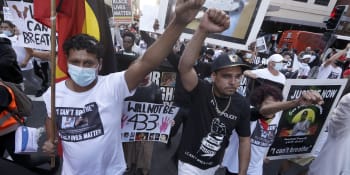 Americké protesty se přelily do Austrálie: Desetitisíce lidí na pochodech proti rasismu