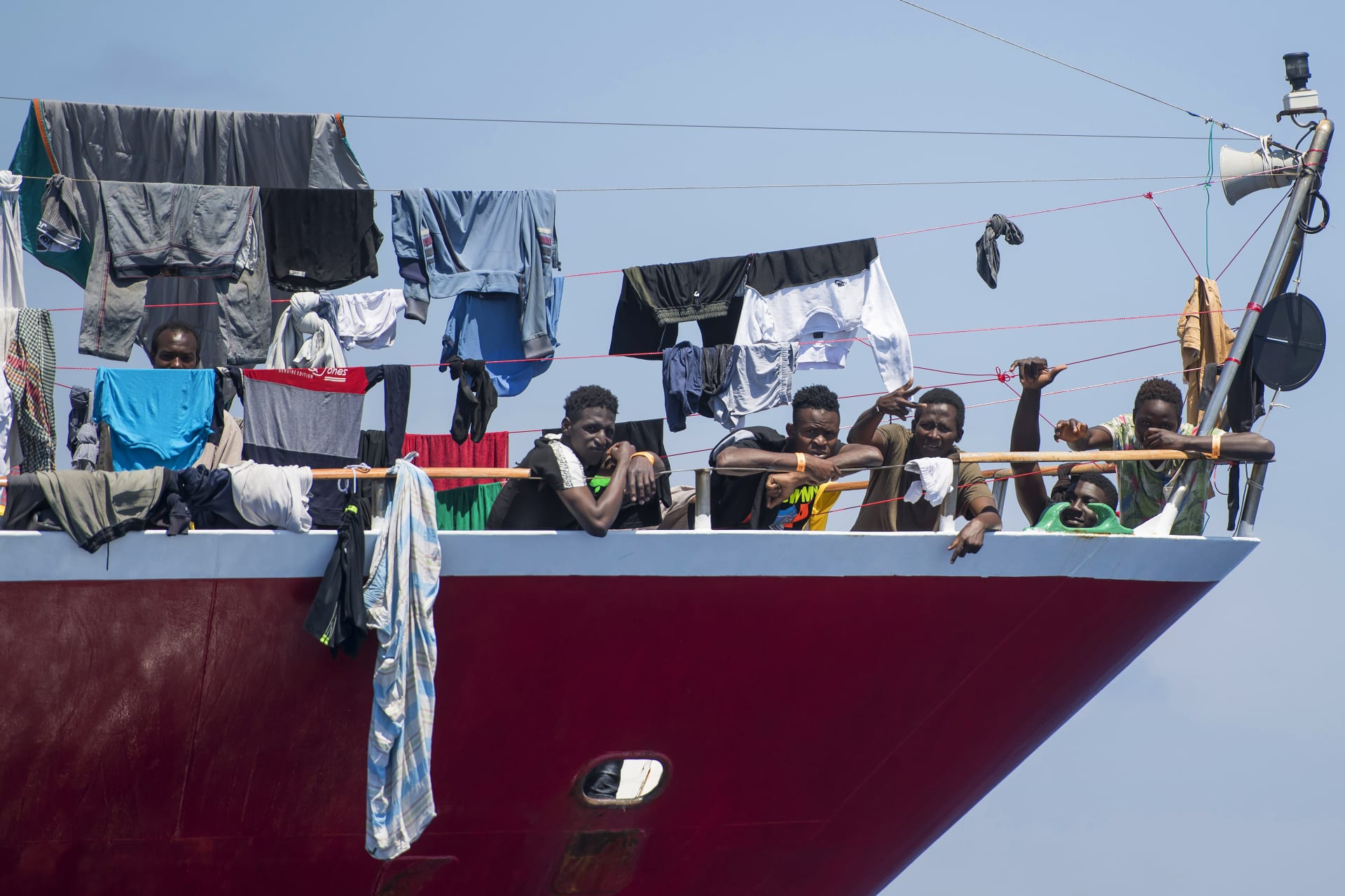 Malta vpustila do přístavu 400 migrantů držených v karanténě