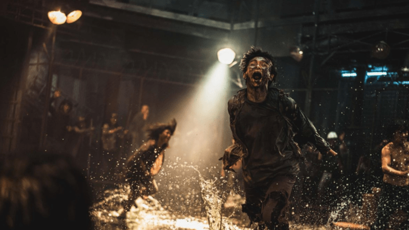 Train to Busan 2 je hororový snímek, který probíhá 4 roky po vypuknutí zombie apokalypsy.