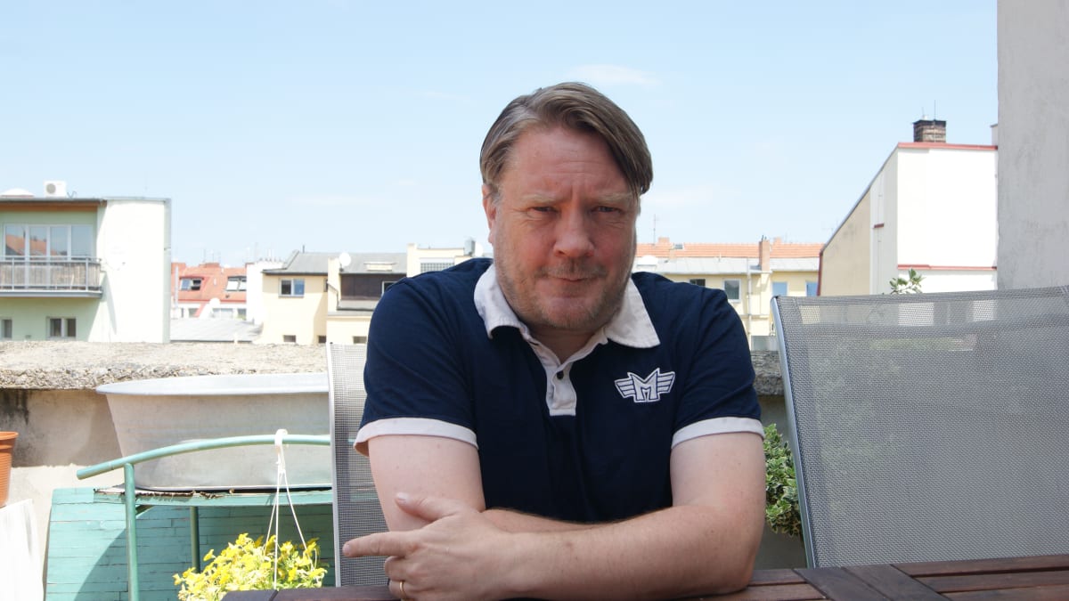 Švédský novinář a překladatel žijící v Praze Carl Rüster si myslí, že objasnění Palmeho vraždy může přispět i náhoda