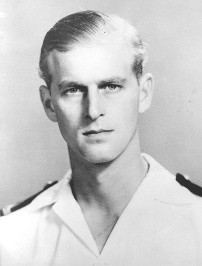Philip studoval královskou námořní akademie v Dartmouthu a za druhé světové války povýšil na námořního poručíka.