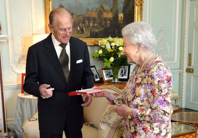 Už před 11 lety se princ Philip stal nejdéle „sloužícím" manželským partnerem v historii britských panovníků a je také nejstarším partnerem vládnoucího monarchy.