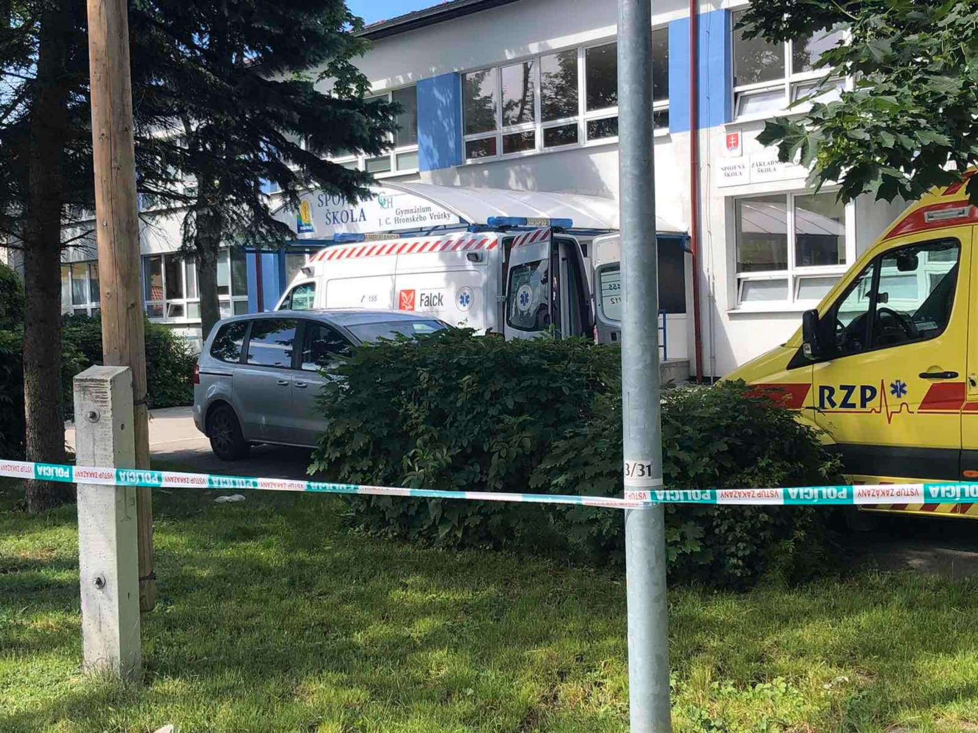 Ve škole ve slovenských Vrútkách útočil 22letý bývalý žák.