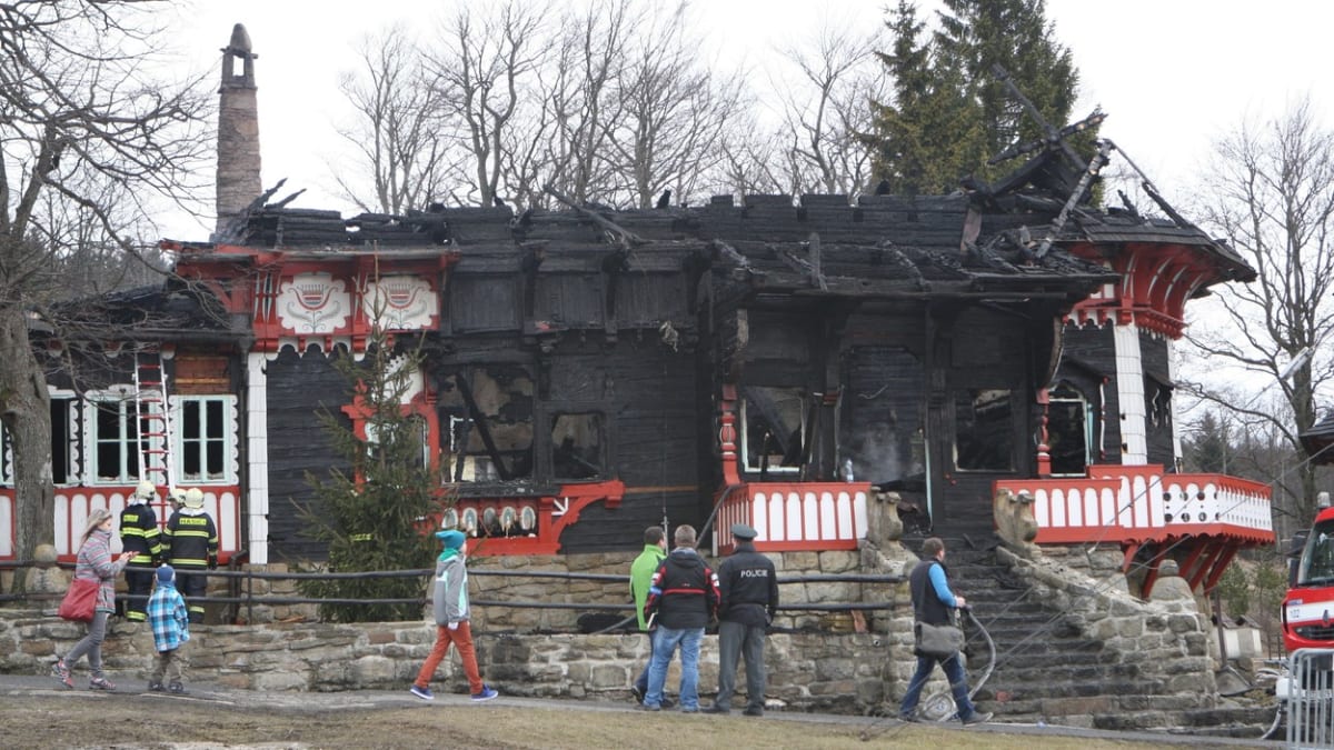 Vyhořelá chata Libušín
