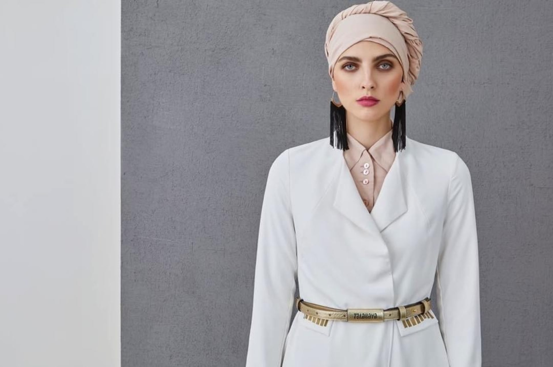 Životní styl se v arabských zemích uvolňuje a mladé ženy se pomalu začínají inspirovat evropským stylem oblékání.