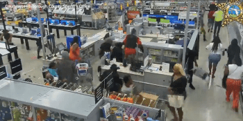 VIDEO: Stovky lidí během protestů za Floyda vyrabovaly Walmart na Floridě