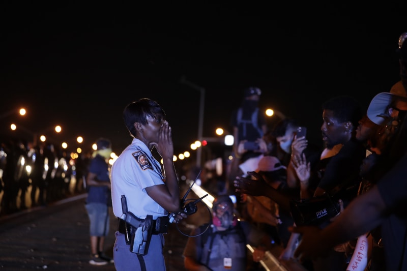 Demonstrace v Atlantě se vyhrocují po zabité dalšího Afroameričana policií.
