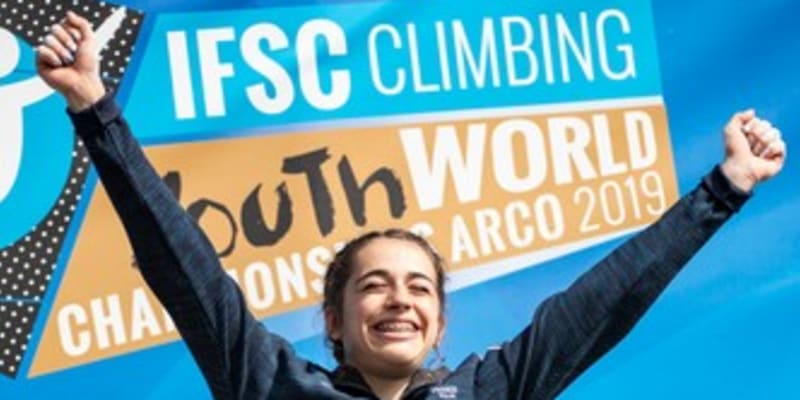Luce Douadyová během loňského juniorského mistrovství světa v boulderingu, kde nakonec získala zlatou medaili