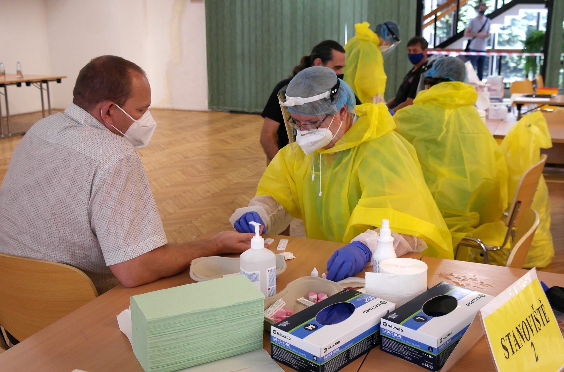 Koronavirus v Česku: Poprvé je v zemi přes 5 000 aktuálně nemocných s COVID-19. 