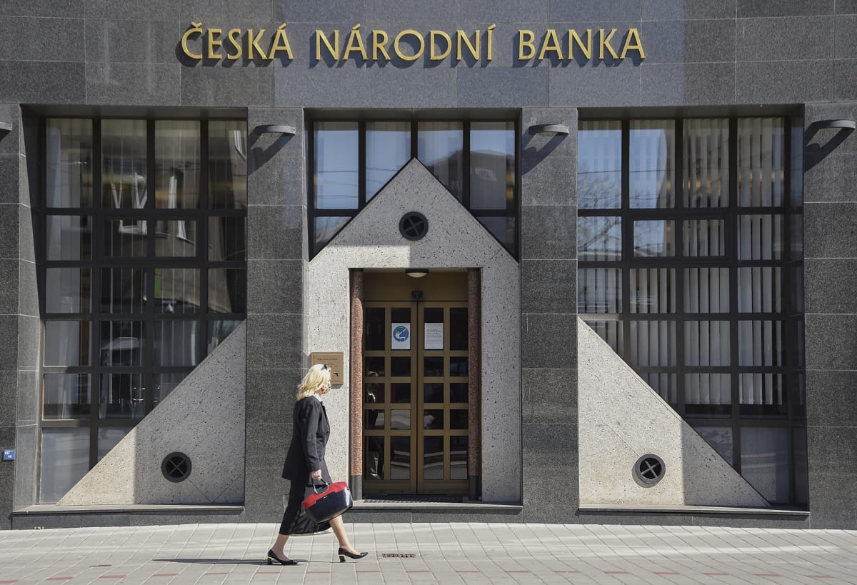Česká národní banka začne stahovat z oběhu některé starší typy tuzemských bankovek.