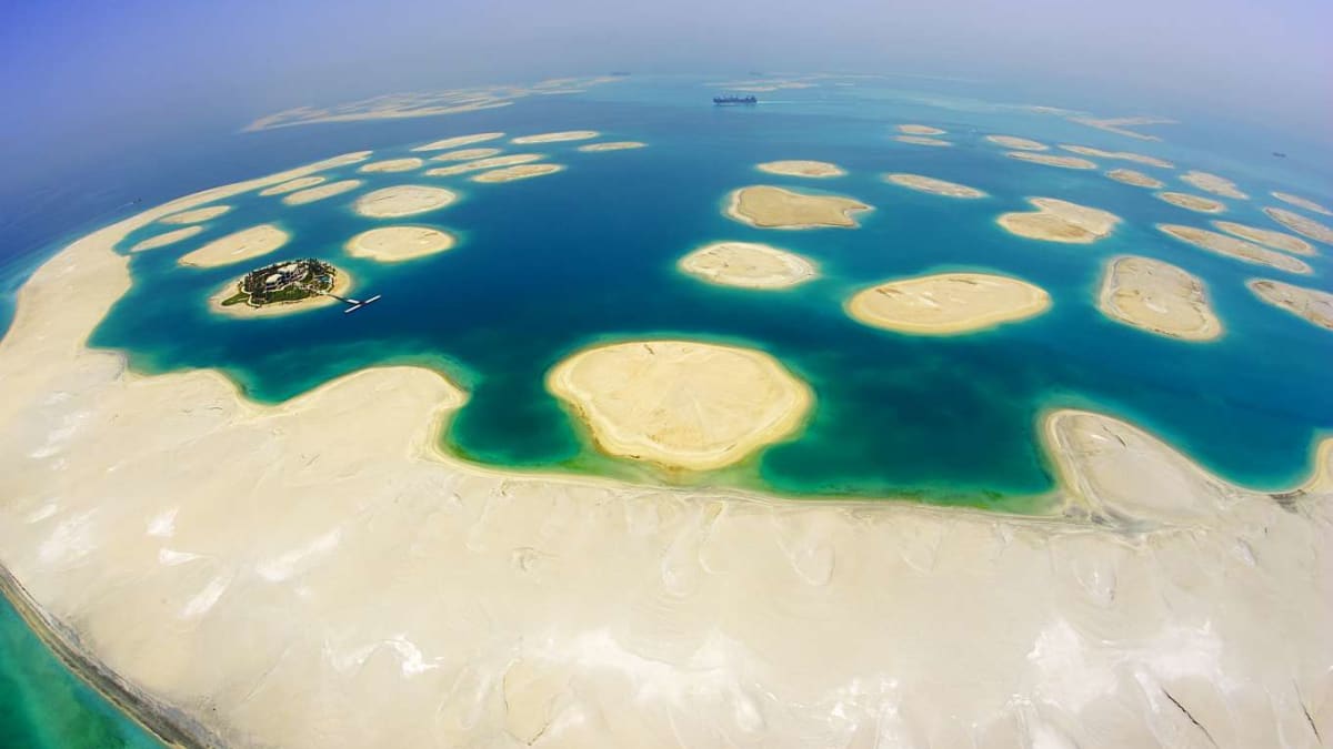 Na vybudování těchto ostrovů bylo použito neuvěřitelných 320 milionů krychlových metrů písku.