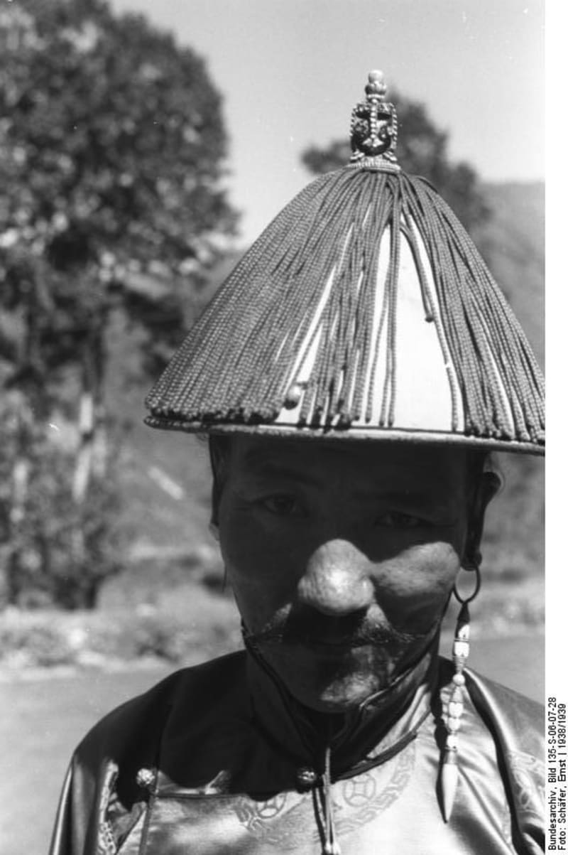 Snímky z Tibetské expedice Ernsta Schäfera – snímek dospělého muže