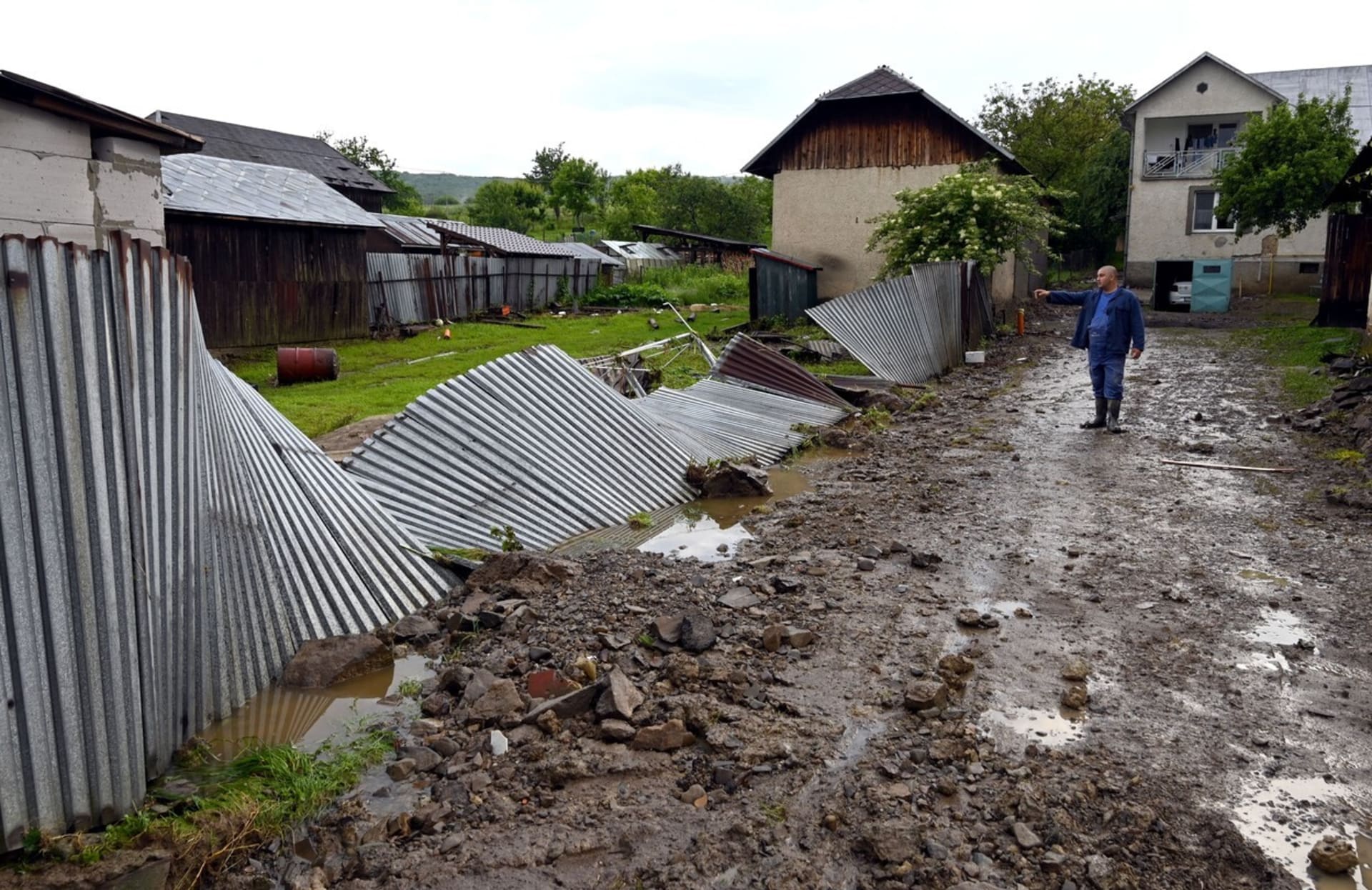 Na východě Slovenska podle Slovenského hydrometeorologického ústavu platí aktuálně výstraha 1. stupně před výskytem bouřek. 
